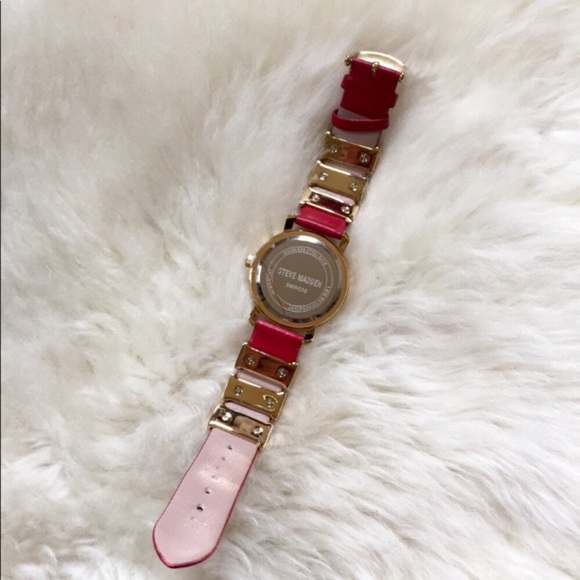 Steve Madden Arrow Design Red Leather Strap Watch - Picture 8 of 8